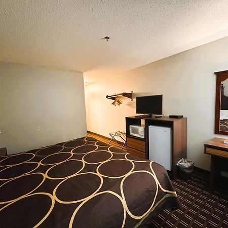Super 8 By Wyndham Reedsburg Hotell Eksteriør bilde