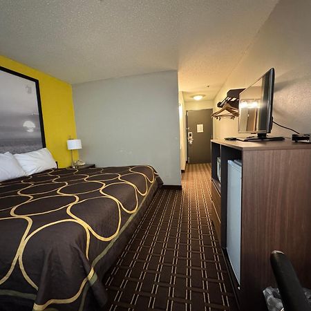 Super 8 By Wyndham Reedsburg Hotell Eksteriør bilde