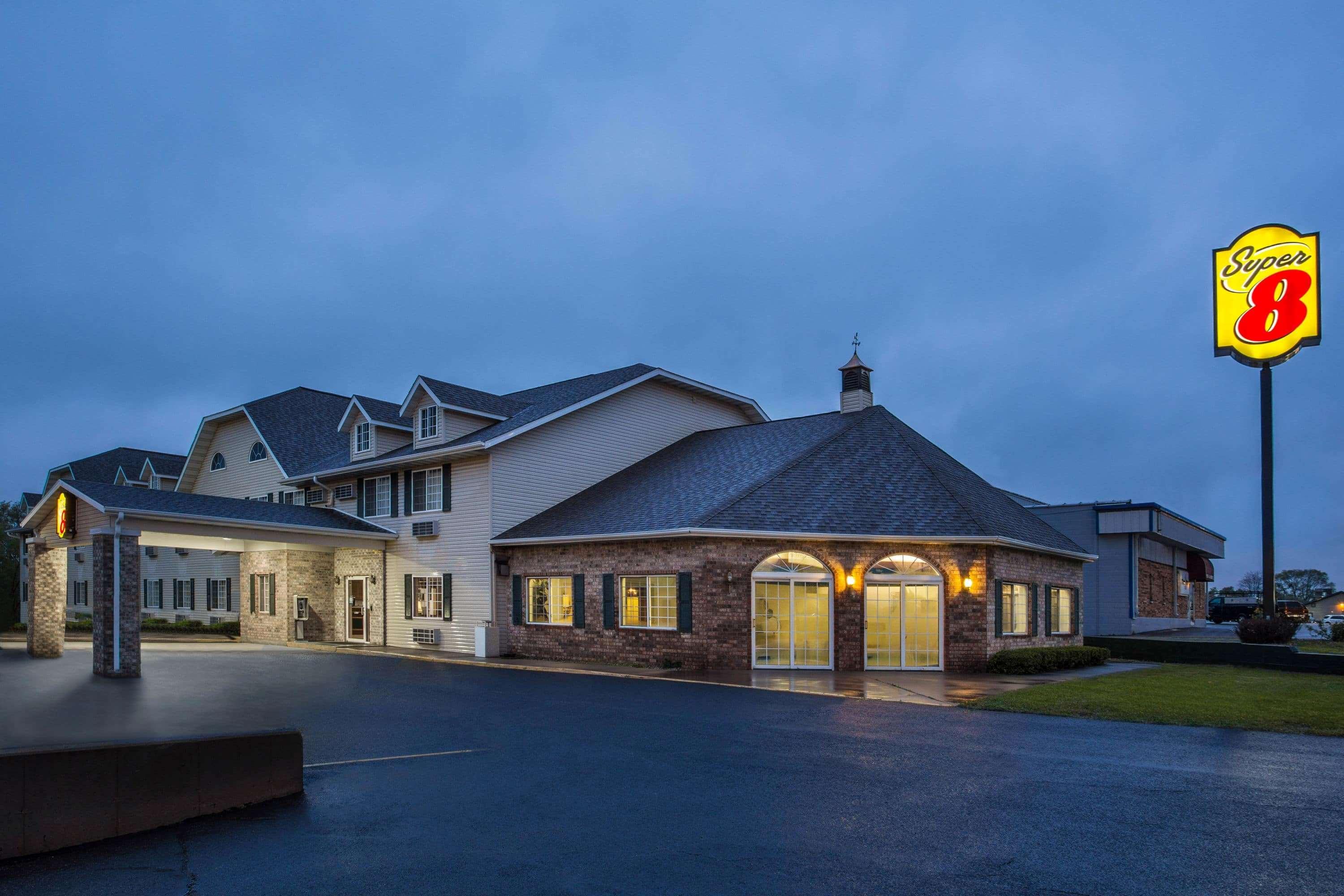 Super 8 By Wyndham Reedsburg Hotell Eksteriør bilde