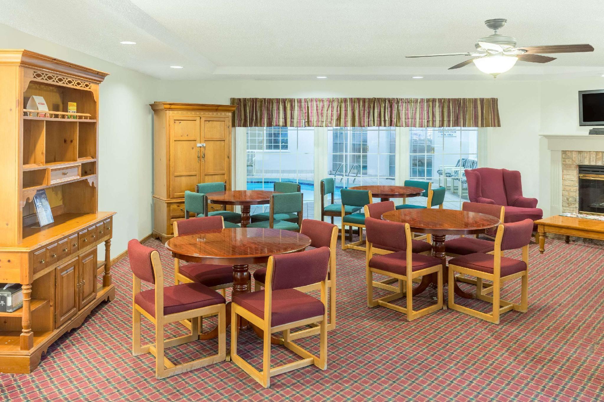 Super 8 By Wyndham Reedsburg Hotell Eksteriør bilde