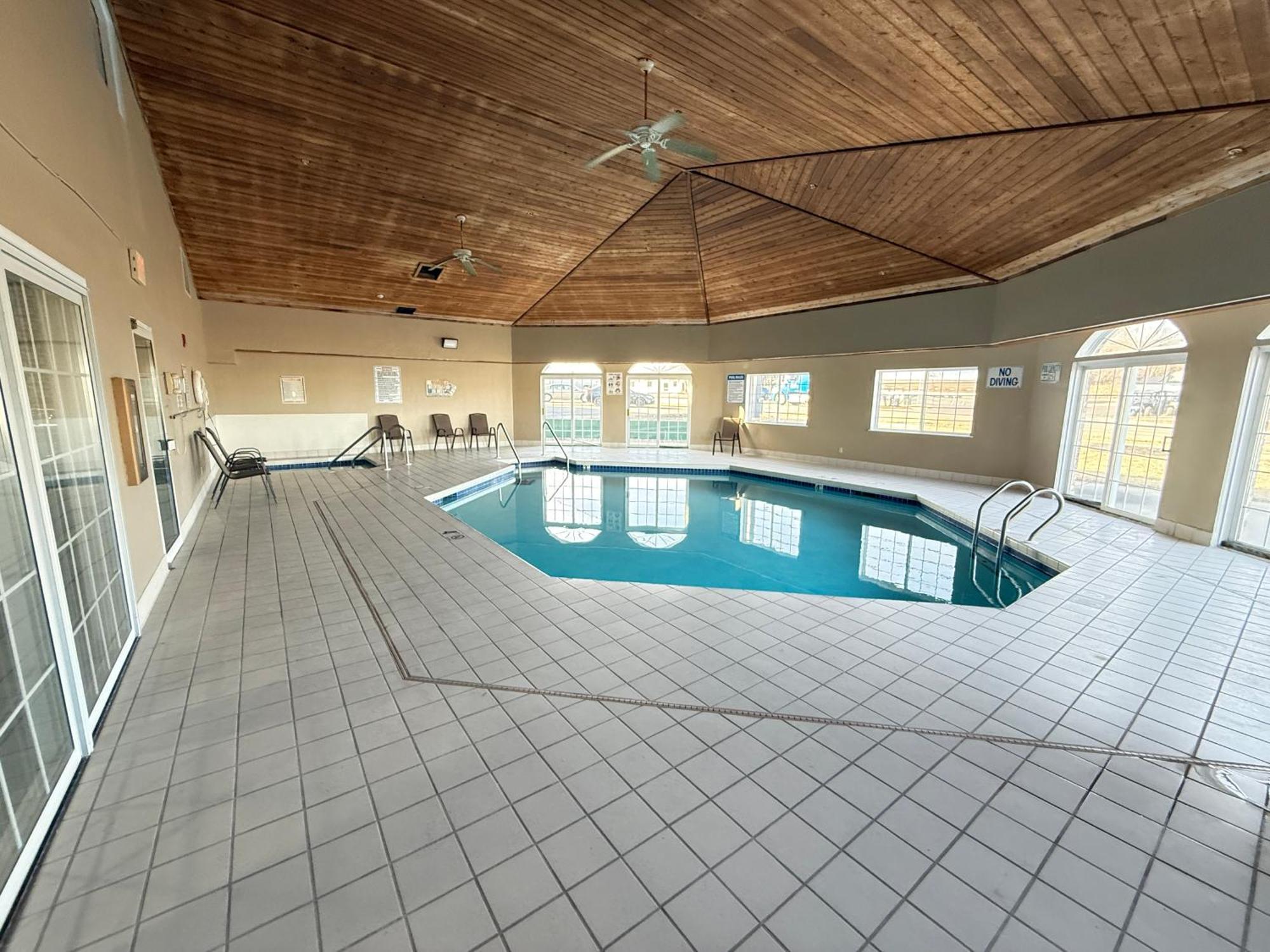 Super 8 By Wyndham Reedsburg Hotell Eksteriør bilde