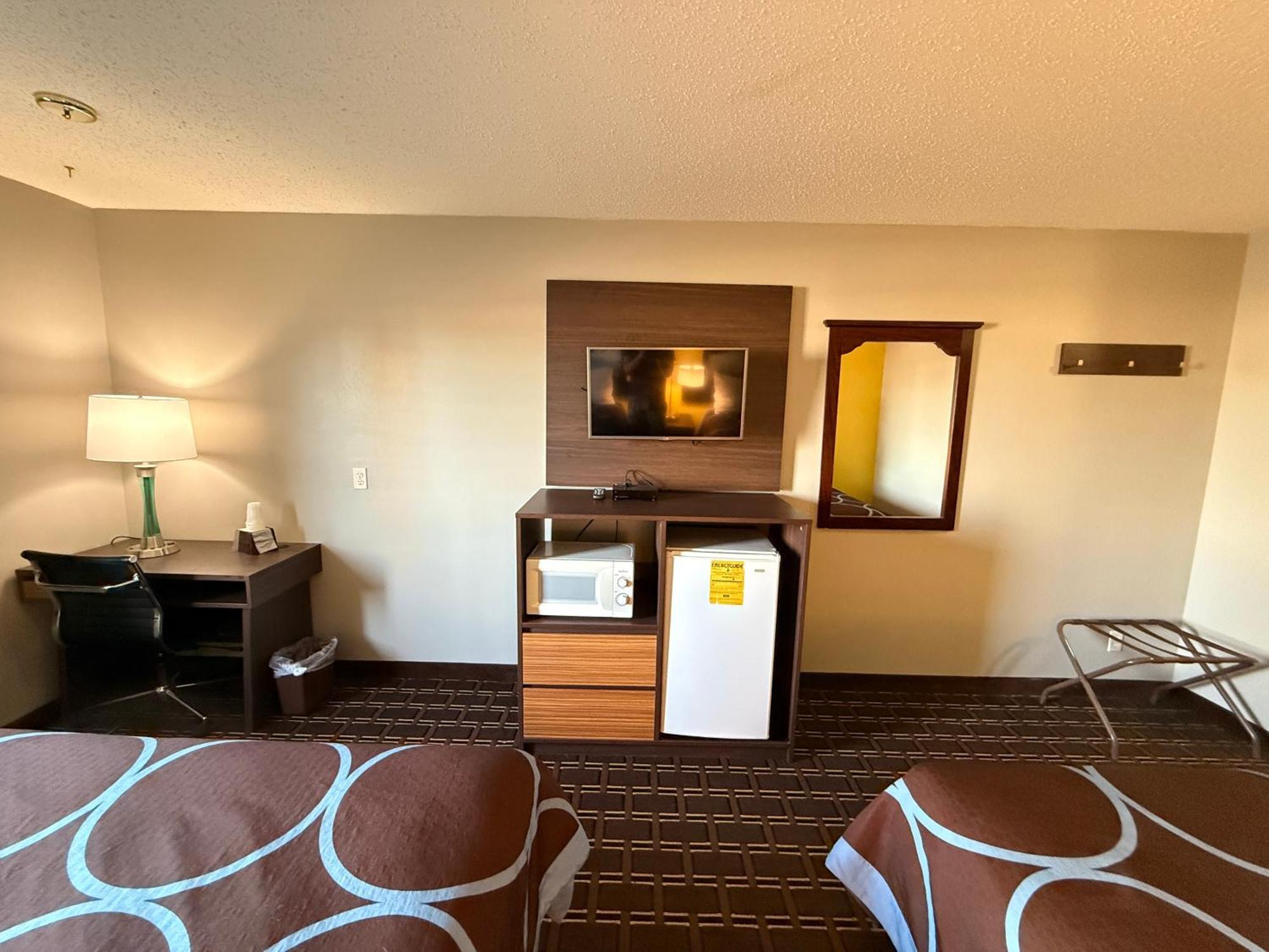 Super 8 By Wyndham Reedsburg Hotell Eksteriør bilde