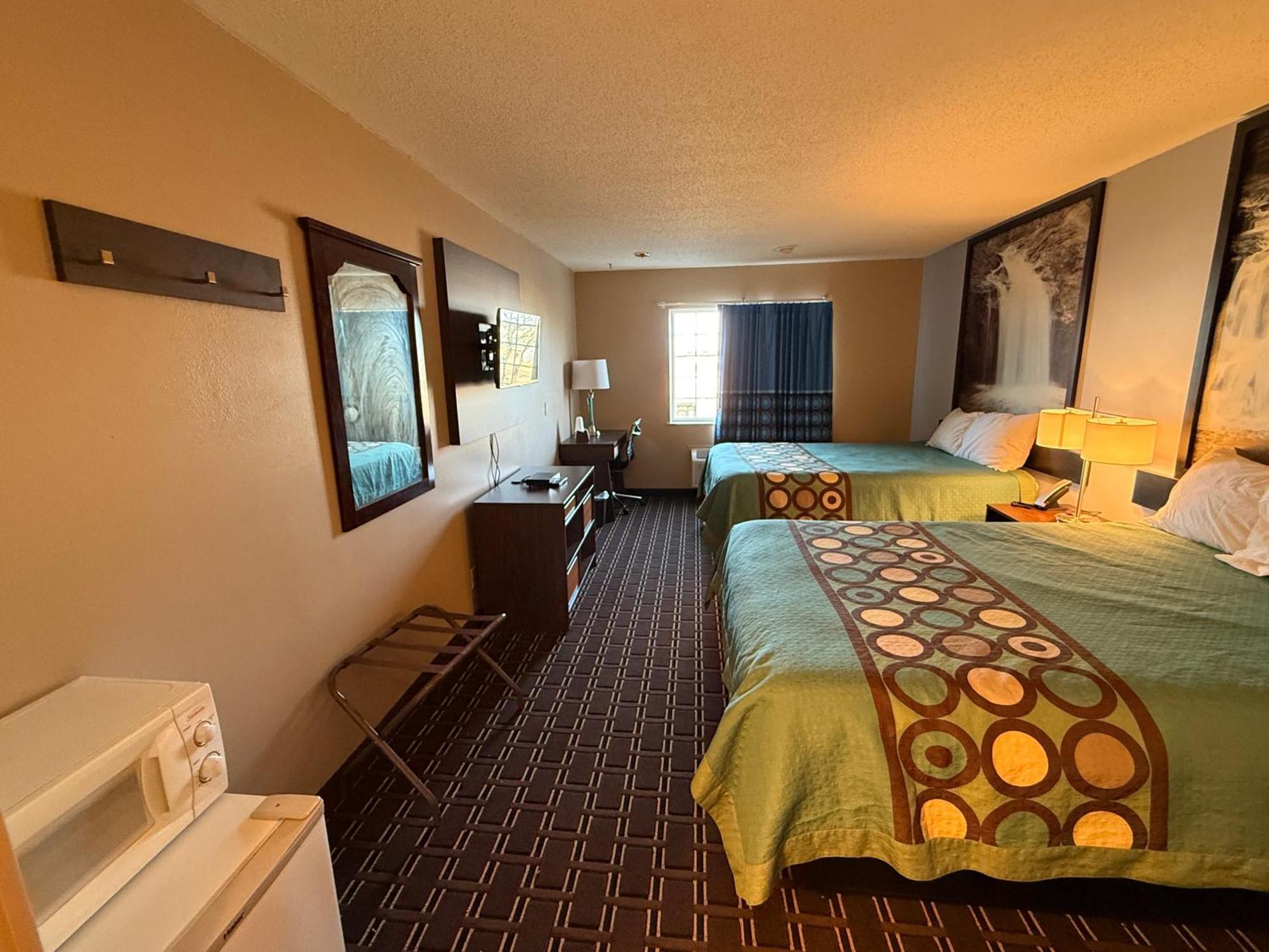Super 8 By Wyndham Reedsburg Hotell Eksteriør bilde